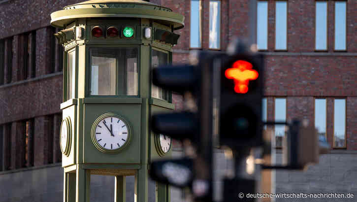 Jubiläum: Erst das große Ampel-Aus - und jetzt die 100-Jahr-Feier der allerersten Ampel in Berlin