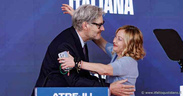 Videoblob degli interventi dei big ad Atreju, tra prosecco, Gesù e lodi a Meloni. Del Debbio: “Giorgia profuma di popolo”