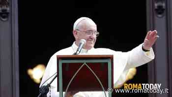 Papa Francesco: "A Roma vedo gente che pensa solo a fare shopping ed è infelice"