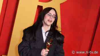 "Weiß, es passiert aus Liebe": Billie Eilish wird bei Konzert von Armband am Kopf getroffen