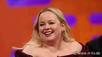 "Als ob sie meine Schuld wären": "Bridgerton"-Star berichtet von Wut ihrer Mutter über Sex-Szenen