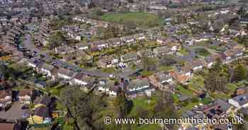 Average UK house price drops by more than £6000 this December