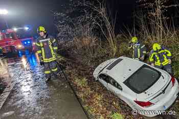 Auto kommt in Albachten von der Straße ab: Zwei Verletzte