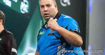 LIVE WK darts | Wereldkampioen Humphries in actie, ‘nerveuze’ Wattimena wint: ‘Wade kan zijn borst natmaken’