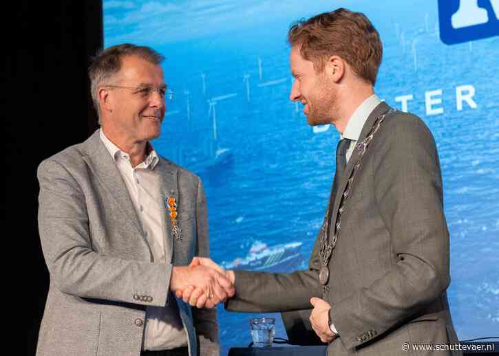 Marin-directeur Bas Buchner ontvangt koninklijke onderscheiding