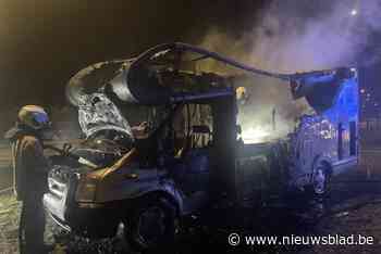 Man (44) sticht brand in eigen mobilhome: “Hier zit een diep menselijk drama achter”