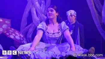 Theatre offers free panto tickets to those in need