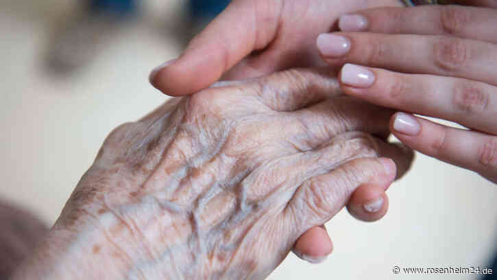 Meine Frau möchte ihre demente Mutter aufnehmen – wie kann ich eine andere Lösung vorschlagen