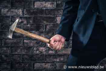 Familieruzie ontaardt in ‘strafexpeditie’: neven riskeren zware celstraf voor moordpoging met hamer