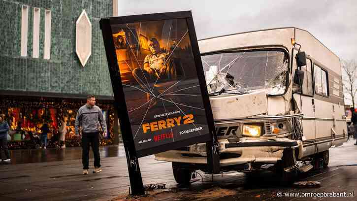 Camper van Ferry Bouman 'gestrand' in centrum van Eindhoven