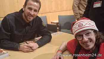 „Wie elektrisiert“:  Harry Kane trifft auf Rollstuhlfahrer und glühenden Bayern-Fan Alex Preissinger