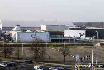 Morsende Nederlander slaat Versuzbezoekster met glas in gezicht