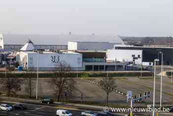 Morsende Nederlander slaat Versuzbezoekster met glas in gezicht