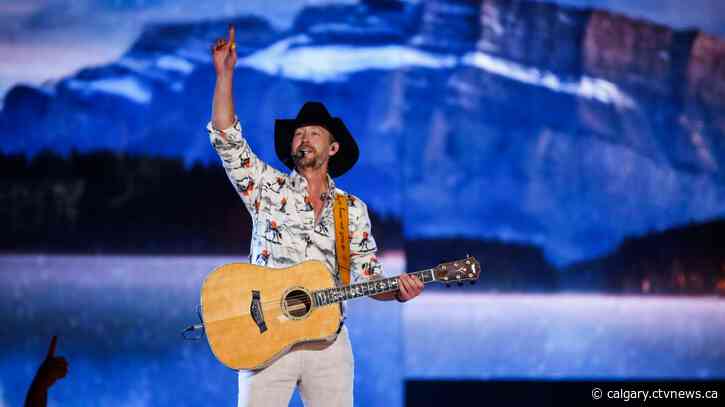 Paul Brandt receives medal for his work in the fight against human trafficking