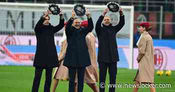 Ruud Gullit, Frank Rijkaard en Marco van Basten genieten van jubileumavond AC Milan: ‘Het was spectaculair’