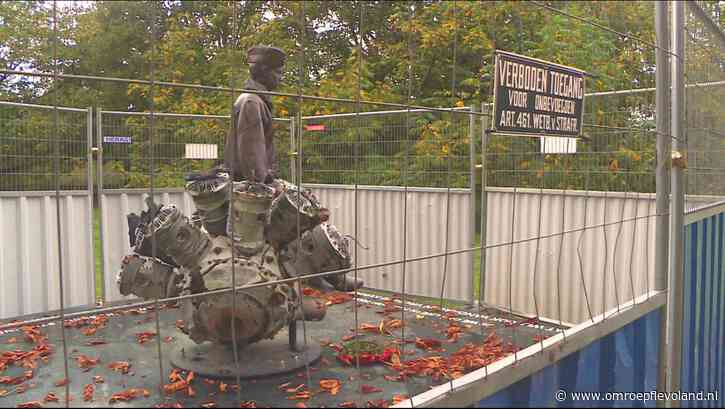 Almere - Hekken oorlogsmonument 'Rise' weggehaald, geen gevaar meer voor asbest 
