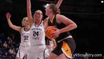 Cowgirls Dominate South Dakota Wire-to-Wire, 79-45