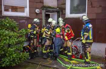 FW-E: Kellerbrand in Mehrfamilienhaus erfordert Großeinsatz der Feuerwehr - Gebäude unbewohnbar