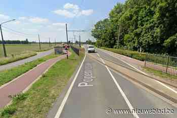 Auto rijdt zich vast aan overweg: treinverkeer onderbroken tussen Ieper en Poperinge