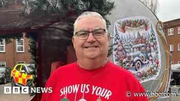 Classic car group donates gifts to children's ward