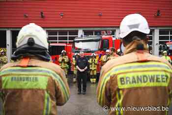Brandweerman Rudy (64) in de bloemetjes gezet na carrière van 37 jaar: “Geen dag tegen mijn zin gewerkt”