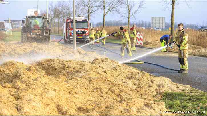 Emmeloord - Voorbijganger wekt slapende chauffeur van brandende truck, nablussen flinke klus