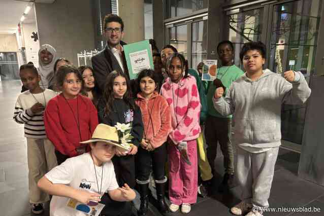 Kinderen bezorgen pakket met werkpunten aan Leuvense gemeenteraad: “Als ik dronken mensen op straat zie, ben ik soms bang”