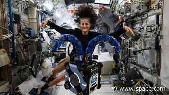 NASA astronaut Suni Williams poses with adorable tentacle-armed Astrobee robot on ISS (photo)