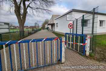 Turnhalle in Warburg gesperrt: Brennt es in der Umkleide?