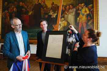 Onder grote belangstelling en via ‘Engelse spion’: unieke brief van Queen Elizabeth I aangekomen op het Gentse stadhuis