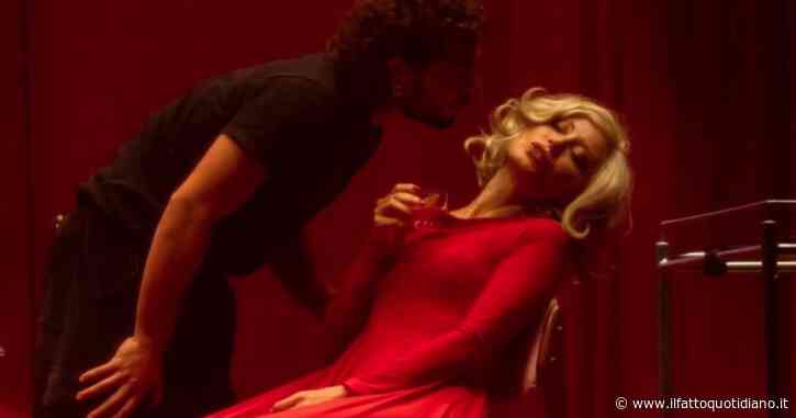 101 uomini sconosciuti per 24 ore davanti ad una donna, l’esperimento sociale nel nuovo spettacolo di Euridice Axen: “Tante reazioni rabbiose, ho avuto paura”