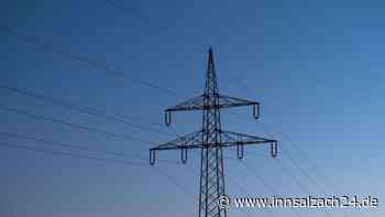 Feuerwehreinsatz an Strommast in Burgkirchen