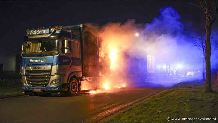Flevoland - Nieuwsoverzicht 17/12 | 'Gevangenis Almere weer open' • Chauffeur op tijd uit brandende truck