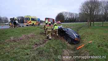 112-nieuws: auto rijdt van talud • uur vertraging op de A58