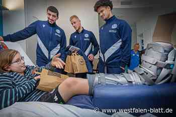 Arminia-Profis stehen am Krankenbett