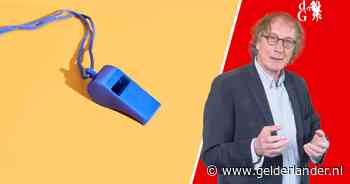 De fluit ligt op de keukentafel, volgens mij niet de juiste plaats