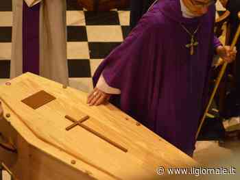 Lecce, i cognati non vogliono pagare il funerale della suocera: finisce in rissa