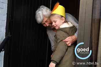 Kleuters ’t Reepje knuffelen buren tegen eenzaamheid