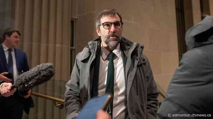 Federal environment minister under fire for Alberta coal mine expansion