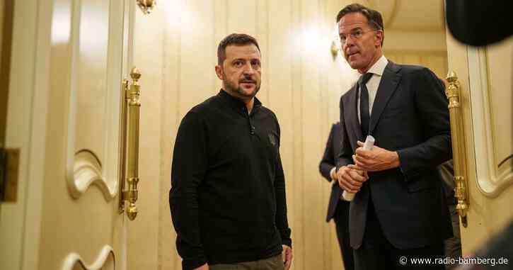 Selenskyj spricht mit Nato über weitere Ukraine-Hilfen