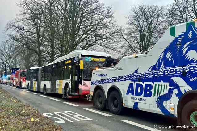 Moeizame ochtendspits nadat twee bussen op elkaar inrijden