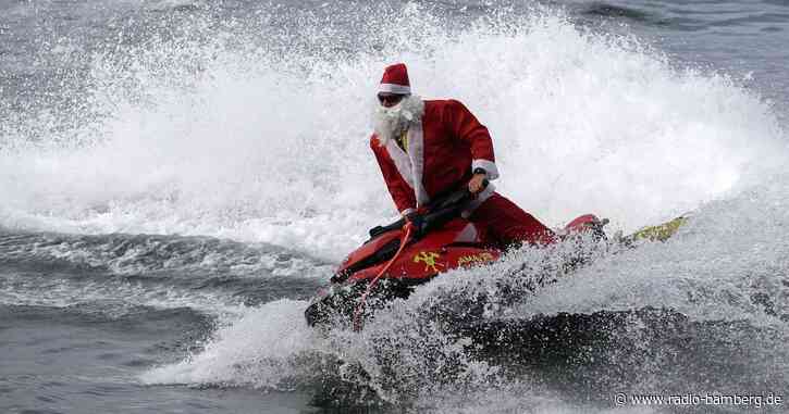Weihnachtsmann rettet Badegäste in Rio de Janeiro
