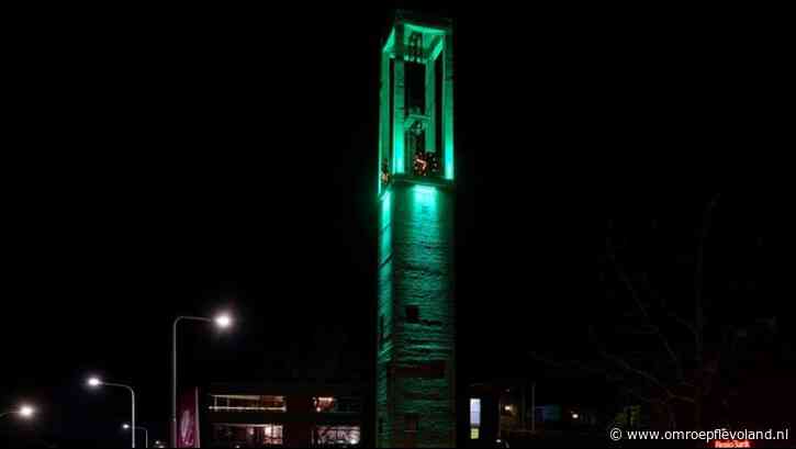 Dronten - Kerktoren Dronten kan nu in alle kleuren van de regenboog verlicht worden