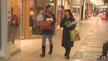 From postal strike to affordability worries, Sask. shoppers navigate challenges this holiday season