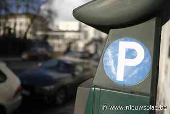 Politie waarschuwt voor valse QR-stickers op parkeerautomaten: “Leidt naar frauduleuze websites”