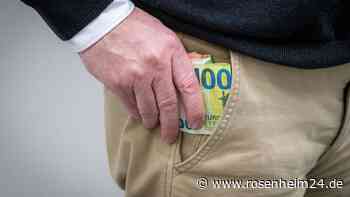 Wenn der Kneipenbesuch eskaliert: Mann findet nach drei Tagen viel Geld in Hosentasche