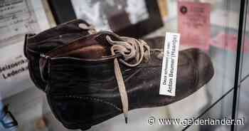 Jan Vreman wenst straks alle bezoekers welkom in het museum van De Graafschap: ‘Met alleen foto’s en verhaaltjes red je het niet’