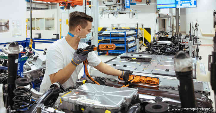 Venti milioni di ore di cassa integrazione al mese e 18mila metalmeccanici a rischio: i dati Fiom. “Ma gli utili delle aziende crescono”