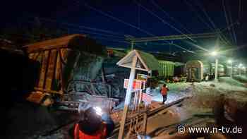 Ursache "technischer Defekt": Eine Tote und mehrere Verletzte bei Zugunglück in Russland