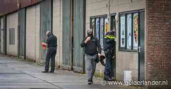 Speciaal team van politie valt binnen bij garagebedrijf in Spankeren